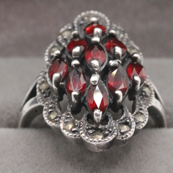 Vintage Zilveren ring met Boheemse granaat steentjes