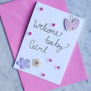 Tarjeta de bienvenida hecha a mano para niñas