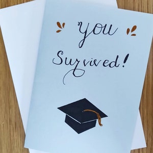 Carte de remise des diplômes de félicitations - Vous avez survécu