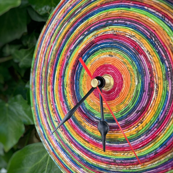 Wanduhr, Regenbogen-Dekor, geometrische Uhr, Papieruhr, ungewöhnliche Uhren, einzigartige Wanduhr, Regenbogenuhr