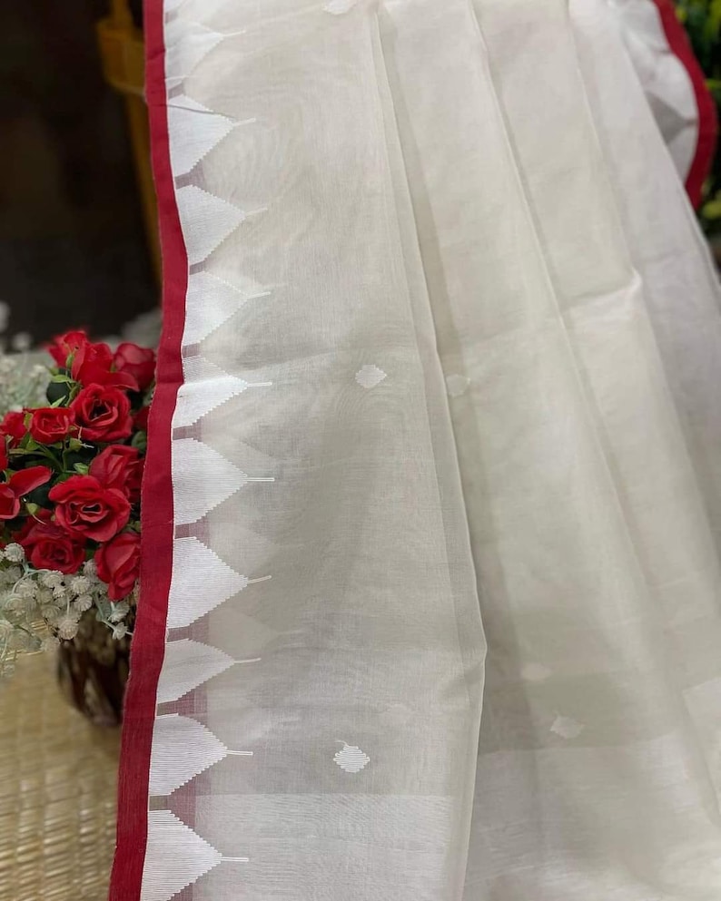 Beige Muslin Jamdani Saree with Intricate Border main image 0
