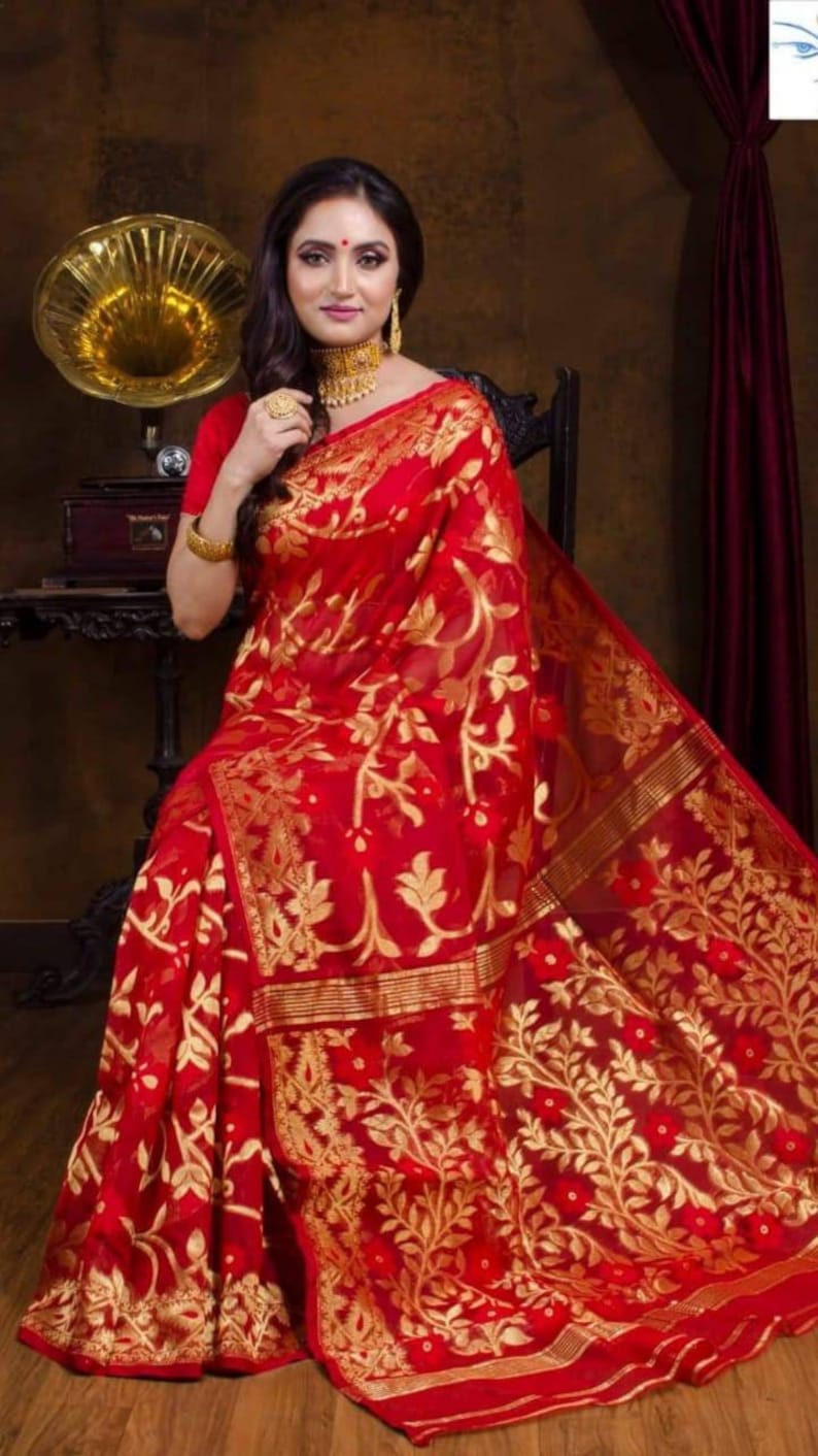 Traditional dhakai jamdani SareesBengali Dhakai Jamdani image 1
