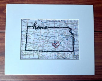 Arte del mapa bordado de Kansas: regalo personalizado del estado de origen