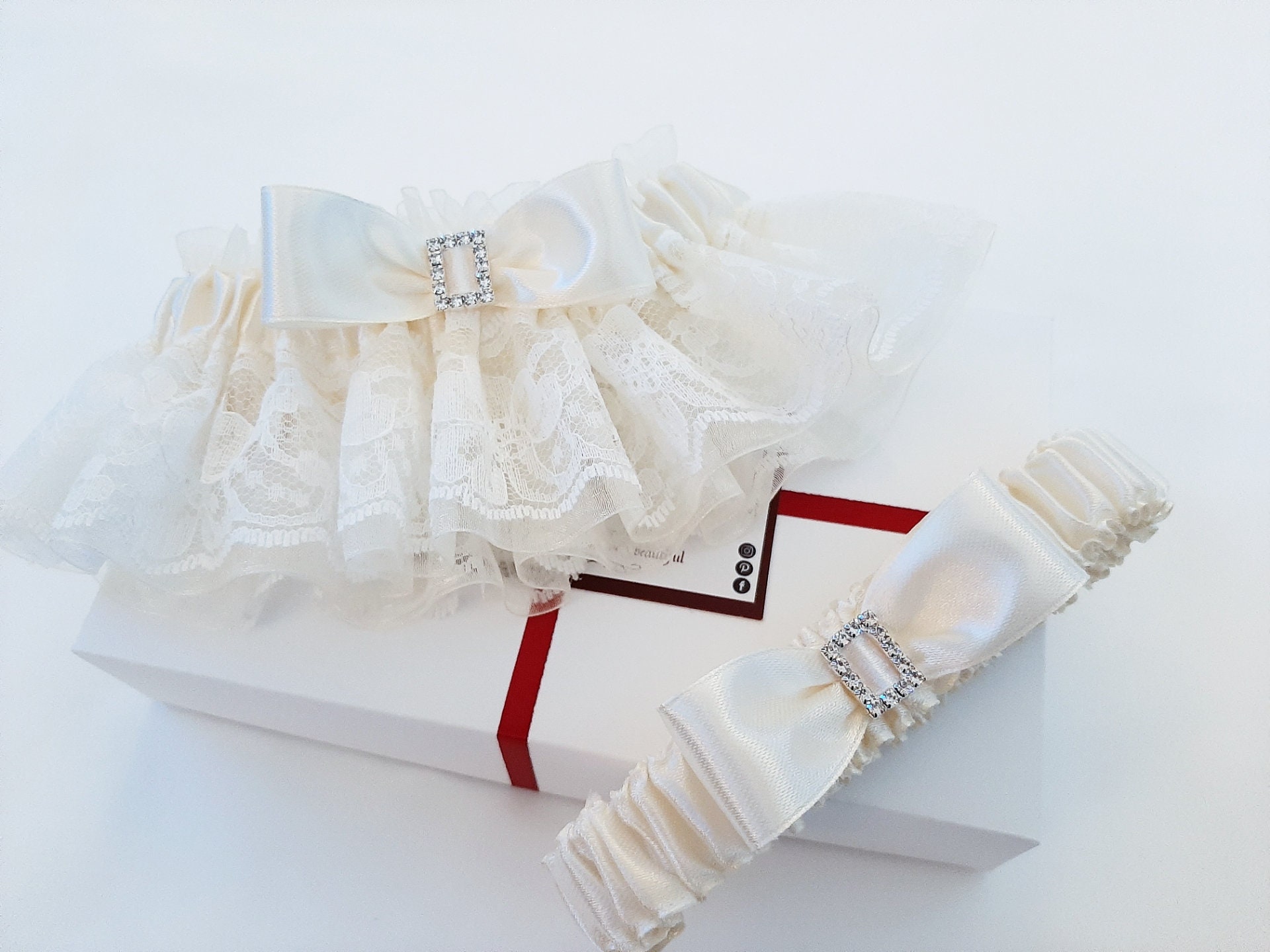 Whimsical Ivory Tulle Wedding Garter With Pearls, Fancy Frilled Lace Garter  for Bride With Ribbon Bow, Elegant Victorian Jeweled Leg Garter 