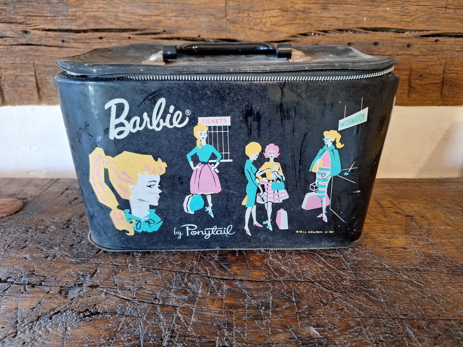 Valise pour ranger les barbies sale