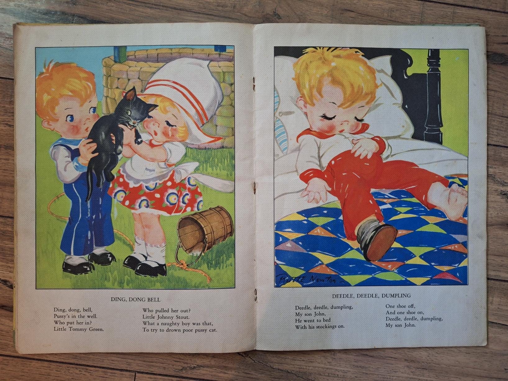 珍品ヴィンテージ マザーグースのビスクドールと絵本のセット 1934年製ヴィンテージ マザーグース 絵と韻文 特大サイズ リネン風