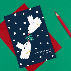 Carte de bisous de Noël - Noël - humour - mignon - colombe - hiver - illustré - oiseau - neige - baiser - amour