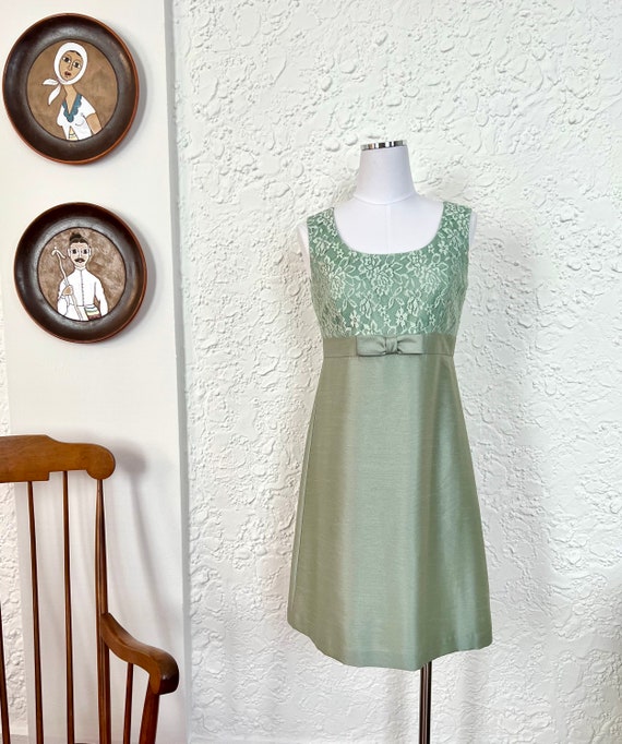 Vintage 90s Does 60s Jessica Howard Mint Lace Cocktail Party Evening Dress (1990s) - Size 6 / Small Vintage 90s Does 60s Jessica Howard Mint Lace Cocktail Party Evening Dress (1990s) - Size 6 / Small