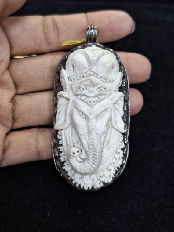 Antique Old Shell Stone Carved Shell Lord Ganesh Wear… - Gem
