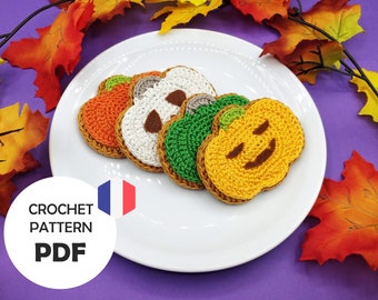 Dinette crochet pattern halloween cookies in the shape of a pumpkin