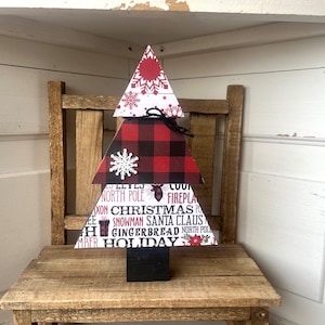 Farmhouse plaid Christmas tree decor plaque for mantel or shelf. Handcrafted with buffalo plaid and Xmas word accents.