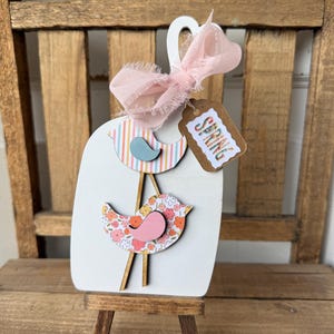 Spring Cottage bird Decor Wooden Sign, Small Floral Birds Accent for Tiered Tray Shelf