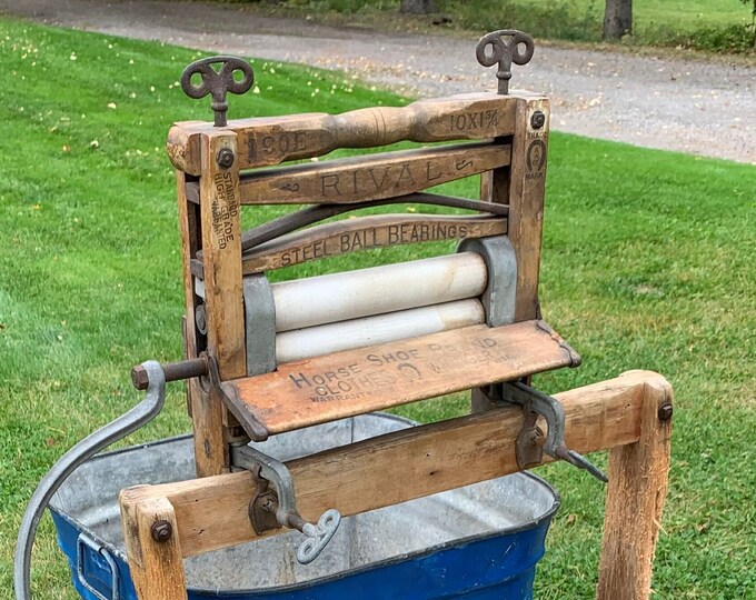 Antique Wringer Horse Shoe Brand American RIVAL Wringer No 190E