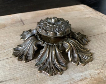 Large 5” Antiqued Brass Round Knob, Unique 2 Piece Drawer Knob, MCM Floral Knob - Screw Included, Hollywood Regency Hardware, 3 Available