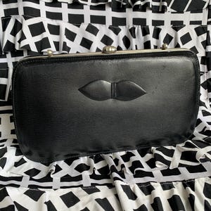 Exquisito bolso vintage de los años 50 con bigote: hermoso bolso de cuero italiano hecho a mano con bigote; bolso de noche; falta la cadena de metal; algo de desgaste