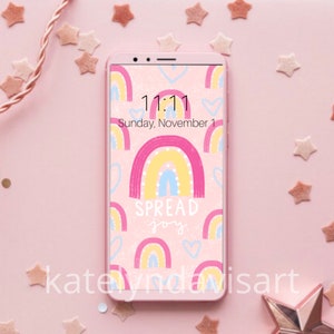 Könnte beinhalten: Ein rosa Smartphone mit einem rosa-weißen Regenbogenmuster und dem Text "SPREAD joy" auf dem Bildschirm. Das Telefon ist von rosa Sternen und goldenem Glitzer umgeben.