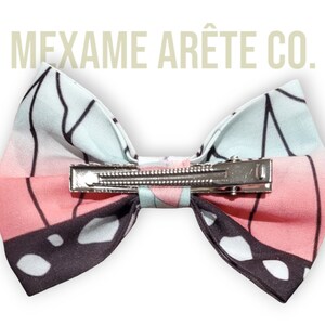 Picture showing the back with the crocodile clip we use for the bow to stay in its place