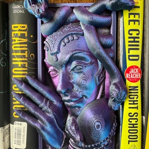 Medusa Buchstütze - Buchecke | 3D Gedruckt | Bücher Regal Dekor - Buch Ende Dekor - Fantasy Dekor