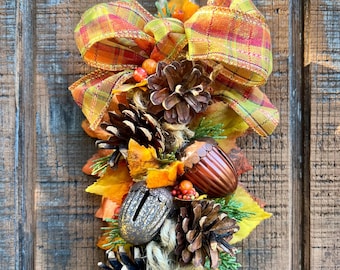 Campanas de bruja otoñales, decoración otoñal para pomo de puerta, campanas de bellota, piñas de Door County, hojas de otoño, colgador de puerta, rústico amaderado, hecho a medida