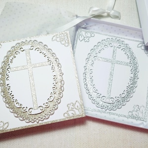 Personalisierte handgemachte erste Holly Kommunion Karte, Taufkarte, Taufe Karte, Konfirmation Karte, Silber Kreuz Karte, Gold Kreuz Karte