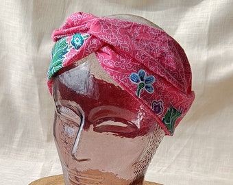 Bandana haarband met aluminiumdraad, duurzaam handgemaakt van 2ehands batik stof: roze met witte details