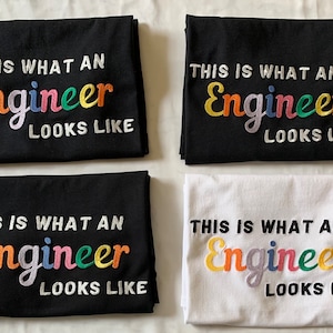 Besticktes T-Shirt So sieht ein Techniker aus | Benutzerdefinierte Optionen verfügbar | von LaSTEMgirl - ein Shop für Damen im Bereich MINT