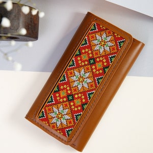 Portefeuille pour femme en cuir avec fermeture éclair - Pochette en cuir avec broderie - Portefeuille pour femme ukrainienne - Porte-cartouche en cuir - Cadeau pour elle
