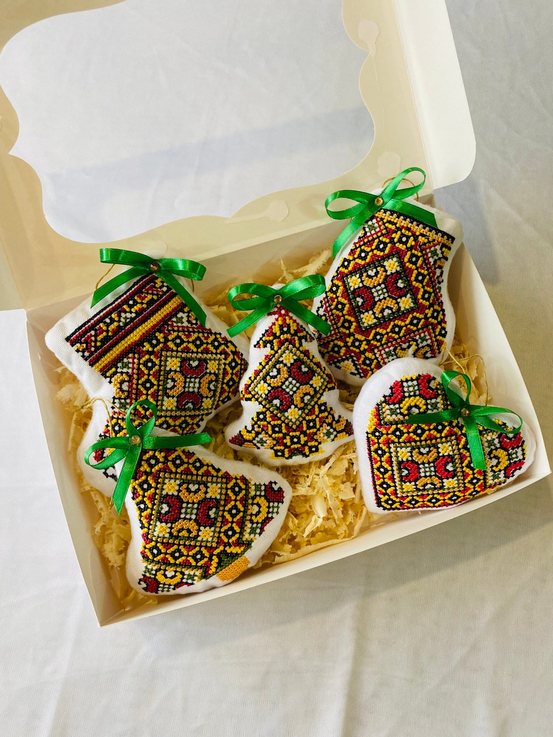 Ukrainian christmas ornaments to make
