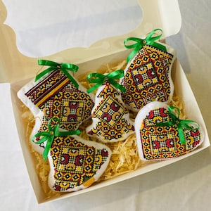 Ukrainian christmas ornaments - Set of 5 christmas ornaments handmade - felt embroidered christmas ornaments