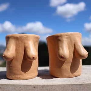 Handgemachter kleiner Boob Pot - Pflanzenvase oder dekorative Tasse