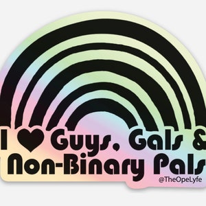 以下が含まれることがあります： 虹色のステッカーで、黒いアウトラインと「I ♥ Guys, Gals & Non-Binary Pals」というテキストと、その下に「@TheOpelYfe」というテキストがあります。