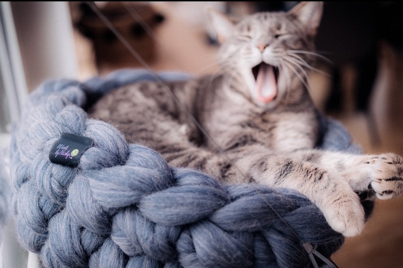 Cat Bed/Animal Bed Merino Wool Chunky Knit Pet Basket Grey Mix