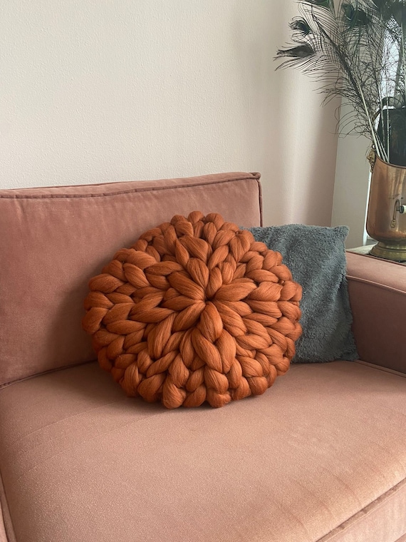 Giant top round pillow