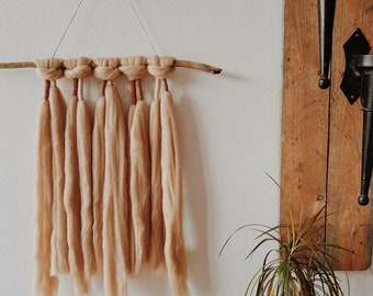 Tapisserie de macramé à pompon - Accrochage mural en laine boho - Wallhanger en fil chunky