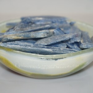 Kyanite Blades Gemstone - ohiohippiessmokeshop.com