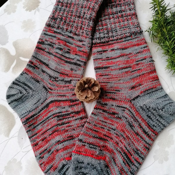 SOK-015 Selbst-gestrickte warme Socken mit hochwertiger Sockenwolle, Größe 43-44