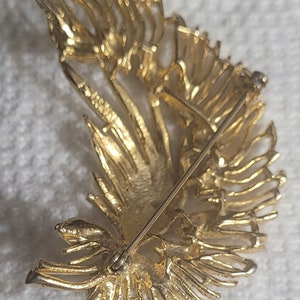 Vintage Lisner Goldtone Leaf Brooch Pin