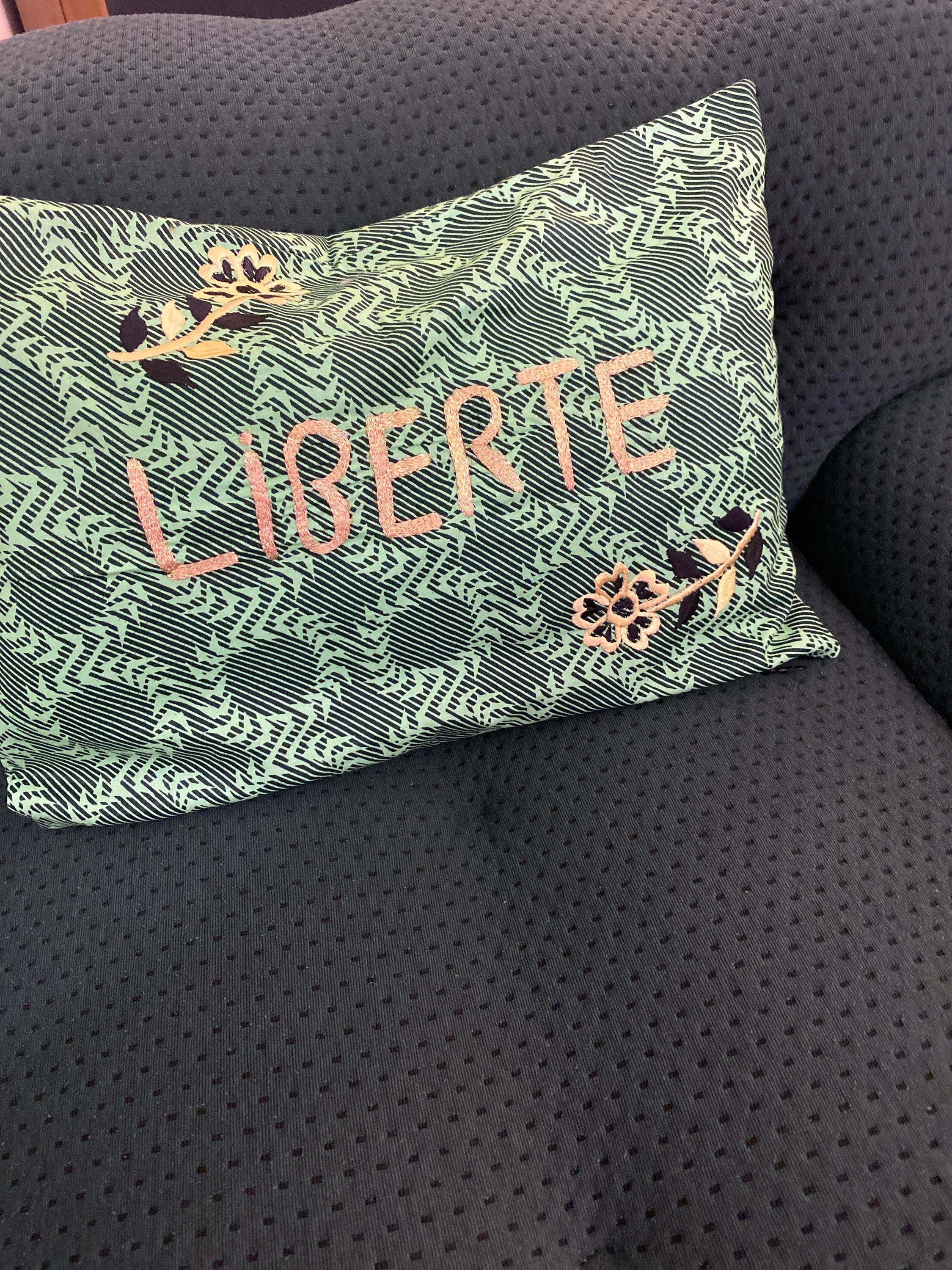 Cousin avec Broderie Dorée