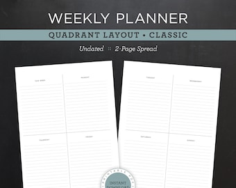 Op de afbeelding: Een zwart-witte weekplanner met een quadrantenlay-out. De planner is niet gedateerd en heeft een tweezijdige spread. Hij is 17,78 cm bij 23,49 cm en is HP Classic formaat. De tekst "INSTANT DOWNLOAD" staat in een cirkel onderaan de pagina.
