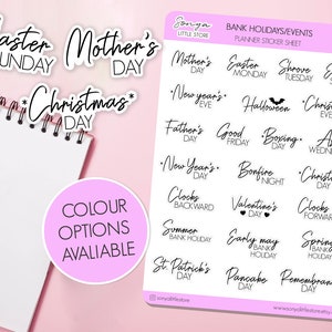 Può includere: Un foglio di adesivi per planner con vari giorni festivi ed eventi bancari. Gli adesivi sono bianchi con testo nero. Alcune delle festività includono la domenica di Pasqua, la festa della mamma, il giorno di Natale, la vigilia di Capodanno, la festa del papà, il venerdì santo, il Boxing Day, il mercoledì delle Ceneri, San Valentino e San Patrizio.