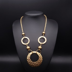 Avon Gold Tone Hammered Metal Circle Pendant Necklace 21&quot; Very Light Weight