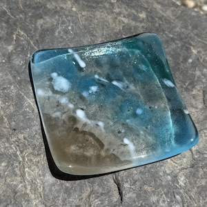Handgefertigte Schmuckschale aus Fusingglas im Strand-Design, 7,6 x 7,6 cm großer Ringhalter, Teebeutelhalter, Handwäsche
