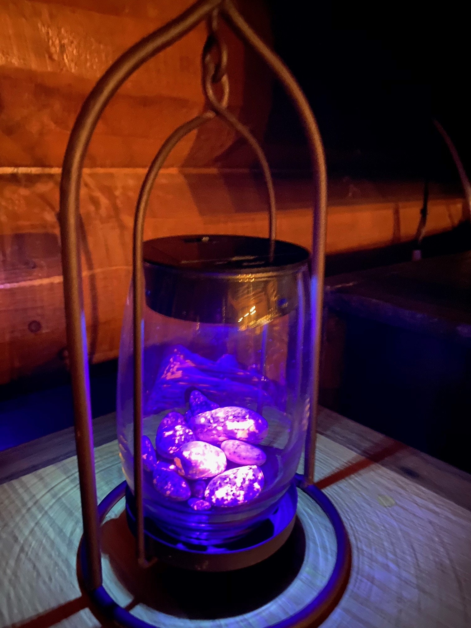 UV display lamp with metal hanging frame to display Fluorescent Sodal…