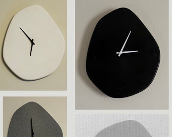 Horloge galet abstraite faite main magnifiquement unique