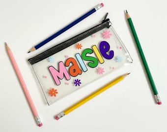 Estojo personalizado | Estojo com nome personalizado e estampa de flores arco-íris | Presente para volta às aulas | Estojo para meninas | Presente de aniversário