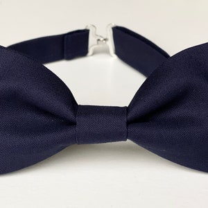 Dunkelblaue Baumwoll-Fliege- Marineblaue Fliege- Marine Bräutigam-Schleife-Fliege für Männer- Marine-Fliege Kinder-Hochzeitsschleife-Jungen-Fliege-Krawatte