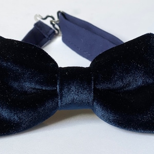 Navy blue velvet bow tie, dark blue bow tie, boys navy bow tie, adult velvet bow ties, ring boy bow tie , navy blue bow tie for men, gift
