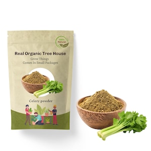 Puede incluir: Una bolsa de papel marrón con una etiqueta verde y blanca que dice "Real Organic Tree House Grow Things Comes In Small Packages" y una imagen de polvo de apio en un tazón de madera. La etiqueta también tiene un círculo verde con el texto "100% Natural". Hay una imagen de tallos y hojas de apio en el lado derecho de la imagen.