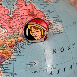 IdeaNaut #03: Amelia Earhart enamel pin
