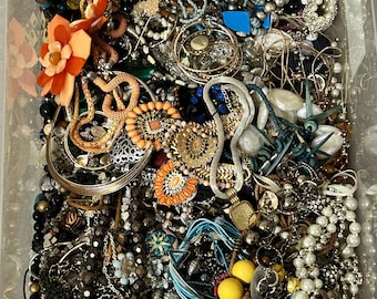 Vintage Costume Jewellery Mystery Box – 500g+ Crafting Grab Bag, Upcycling Supplies